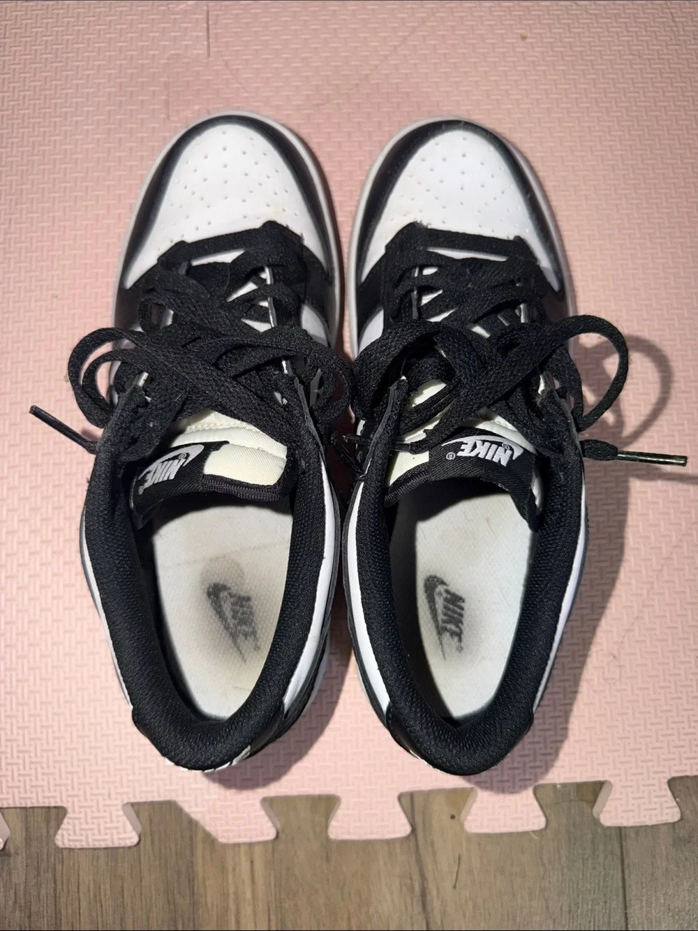Nike Panda Low Dunks (Size: 6 Youth)